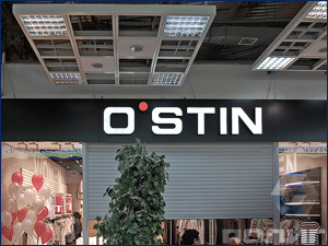 рекламная вывеска в магазин Ostin