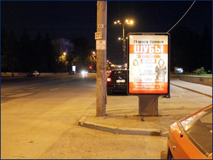 Пример световой рекламы лайтбокса на улице