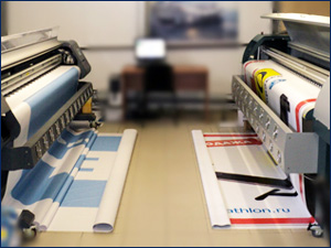 два широкоформатных принтера для печати банеров
